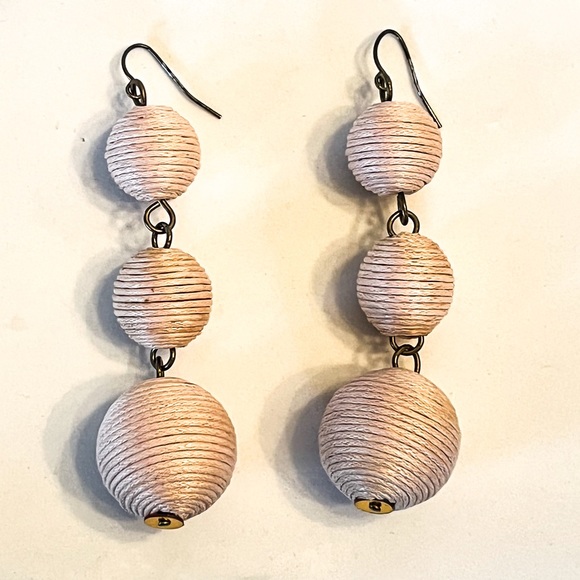 Woven ball lightweight baby pink 3 ball drop earrings - Picture 2 of 2